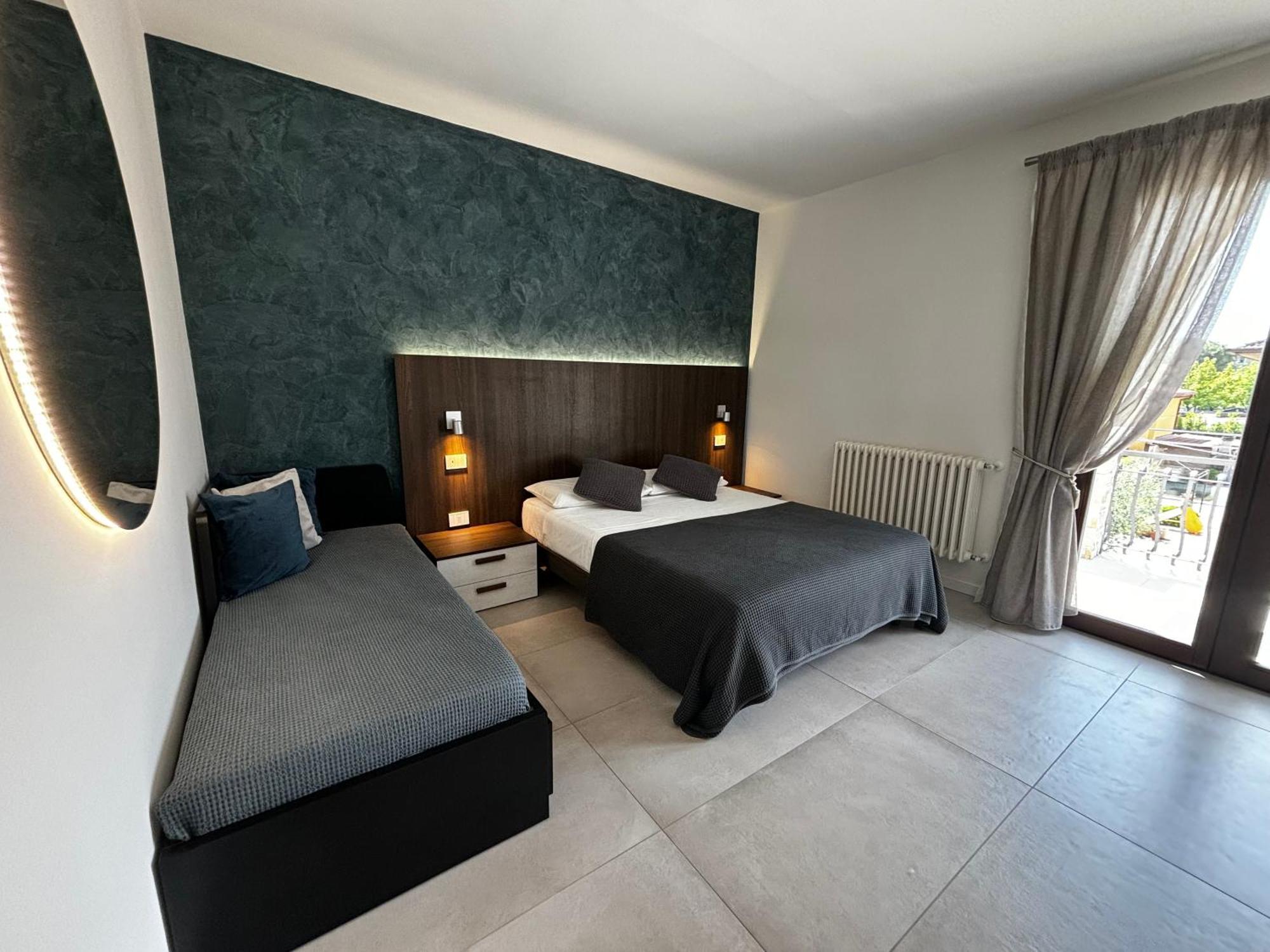 Villa Elena Desenzano del Garda Luaran gambar